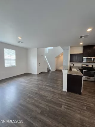 Photo #3: 250051593 Listing