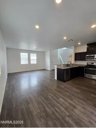 Photo #5: 250051593 Listing