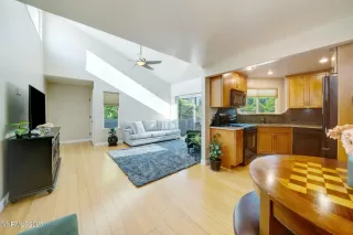 Photo #2: 250052035 Listing 