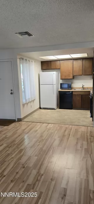 Photo #6: 250052501 Listing