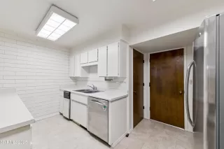 Photo #5: 250053112 Listing