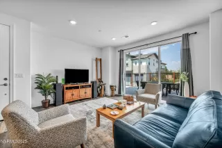 Photo #2: 250053177 Listing 