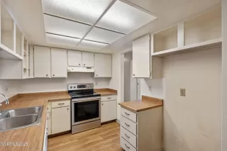 Photo #5: 250053268 Listing