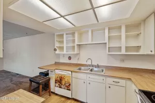 Photo #6: 250053268 Listing