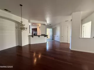 Photo #2: 250053388 Listing