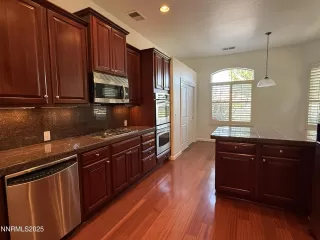 Photo #3: 250053388 Listing