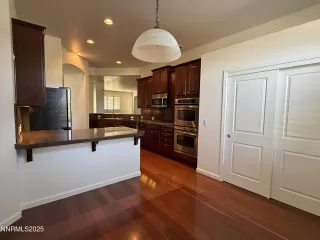 Photo #5: 250053388 Listing