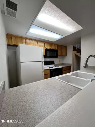 Photo #3: 250053391 Listing