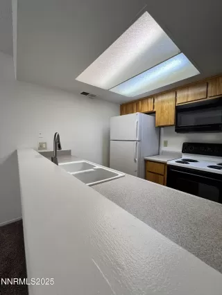 Photo #4: 250053391 Listing