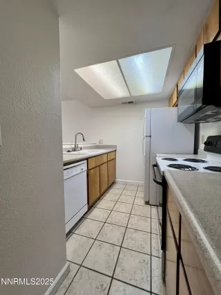 Photo #5: 250053391 Listing