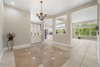 Photo #4: 250053639 Listing