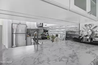 Photo #1: 250053803 Listing