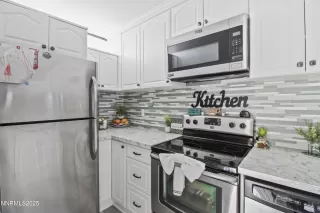 Photo #2: 250053803 Listing