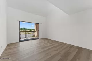 Photo #4: 250053907 Listing