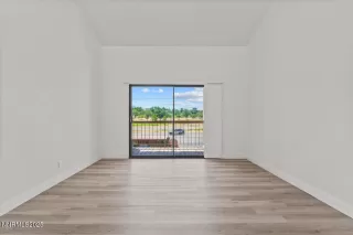 Photo #5: 250053907 Listing