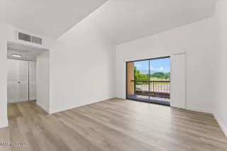 Photo #6: 250053907 Listing