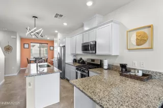 Photo #3: 250054677 Listing