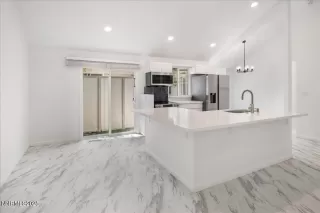 Photo #6: 250054686 Listing