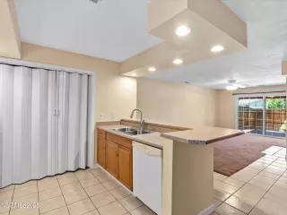 Photo #2: 250054916 Listing