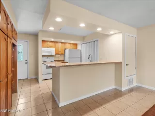 Photo #6: 250054916 Listing