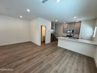 Photo #2: 250054961 Listing 