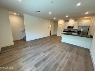 Photo #2: 250054963 Listing 