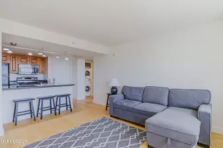 Photo #4: 250054967 Listing