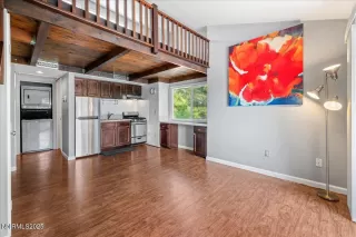 Photo #2: 250055132 Listing