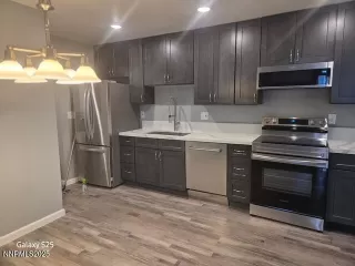 Browse active condo listings in PECKHAM GARDENS