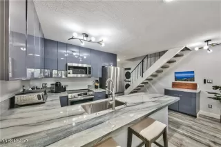 Photo #3: 250055337 Listing