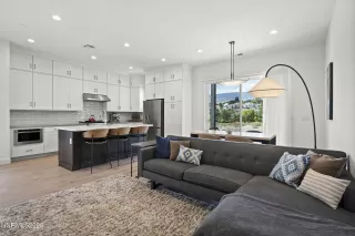 Photo #2: 250055545 Listing