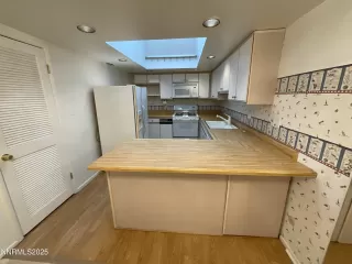 Photo #2: 250055555 Listing