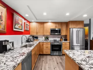 Browse active condo listings in 1200 RIVERSIDE DRIVE