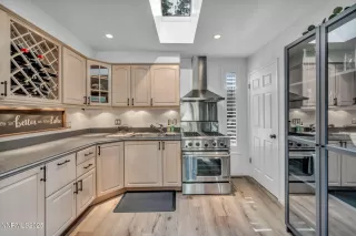 Photo #2: 250055815 Listing