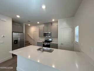 Photo #3: 250055903 Listing