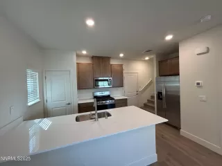 Photo #2: 250055904 Listing