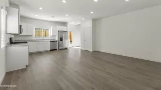 Photo #5: 250055917 Listing