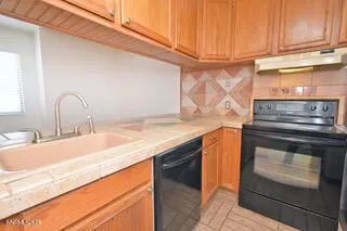 Photo #5: 250056396 Listing 