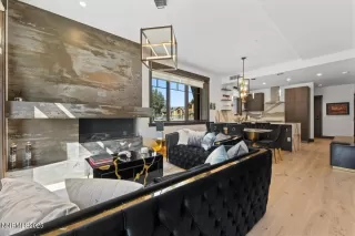 Photo #2: 250056631 Listing