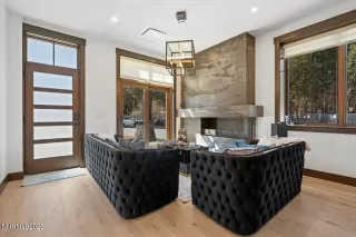 Photo #3: 250056631 Listing