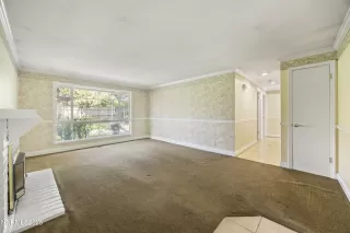 Photo #3: 250056642 Listing