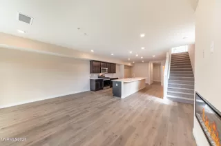 Photo #4: 250056716 Listing