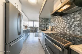 Photo #3: 250056933 Listing