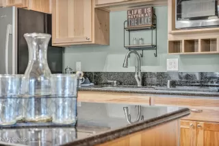 Photo #5: 250057036 Listing