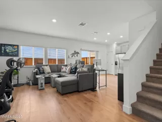 Photo #3: 250057086 Listing