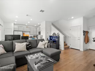 Photo #5: 250057086 Listing