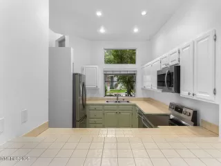 Photo #5: 250057104 Listing 