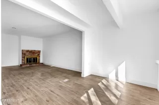 Photo #4: 250057204 Listing