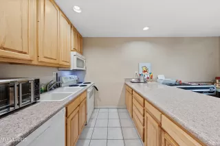 Photo #5: 250057309 Listing