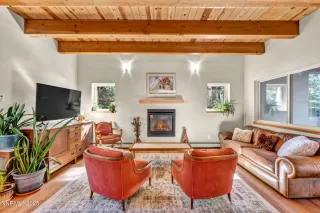 Photo #1: 250057311 Listing